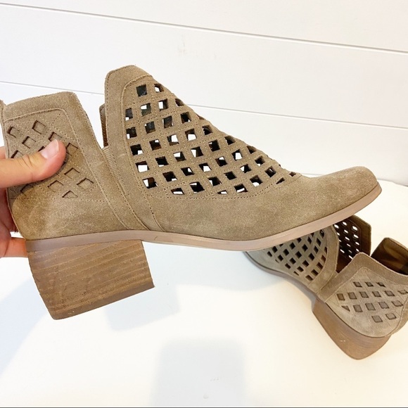 Crown Vintage Laser Cut out Tan Booties size 10 - Picture 10 of 13